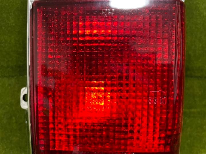新品・未使用 トヨタ マークⅡワゴン gx70 赤白 テールランプ ツーバン