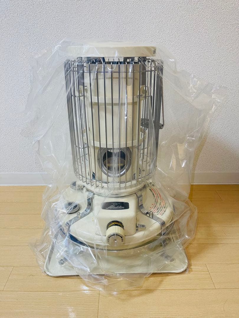 はっしー【新品・未使用】Aladdin ストーブ ホワイト　BF3905 アラジン / Aladdin ブルーフレームヒーター 石油ストーブ 39型 BF3905