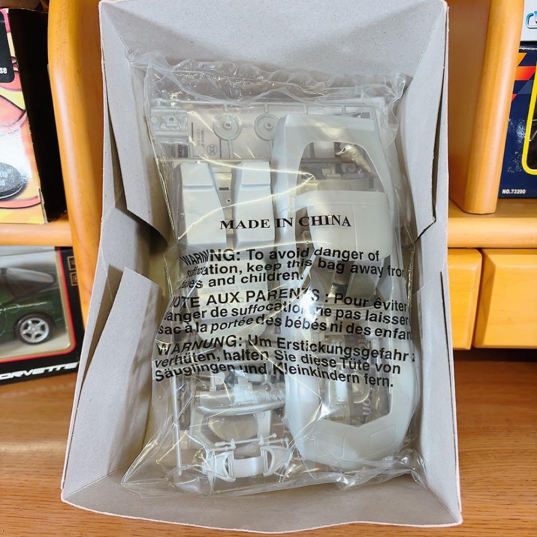 82 Corvette コレクター 1:24 Revell レーベル