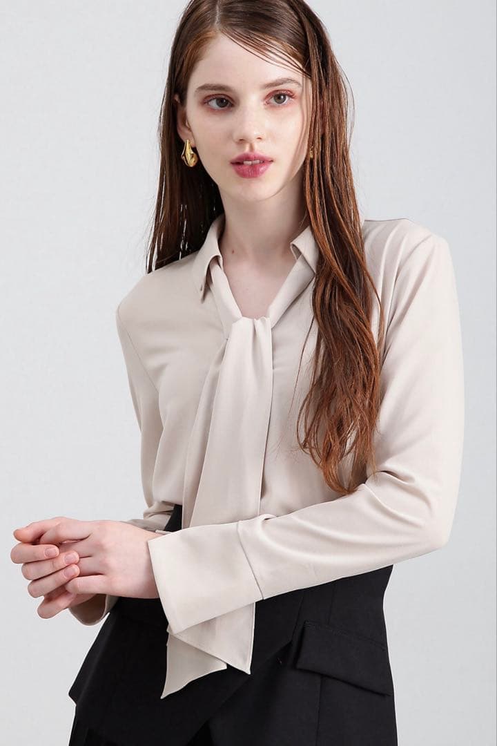 ピンキーアンドダイアン◆ボタンダウンボウタイシャツ ベージュ 38 PINKY&DIANNE - ボタンダウンボウタイシャツ (ベージュ