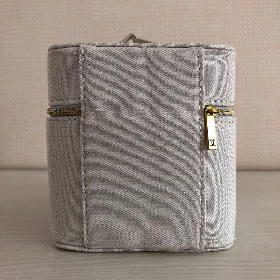 CHANEL ノベルティ バニティポーチ ツイード ラメ ホワイト - メルカリ