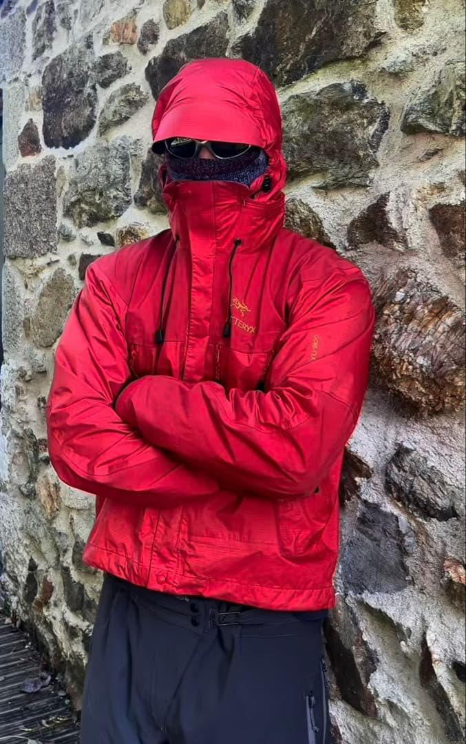 激レア極上ARC'TERYX Theta LT XL アークテリクス菅田将暉着赤 - メルカリ