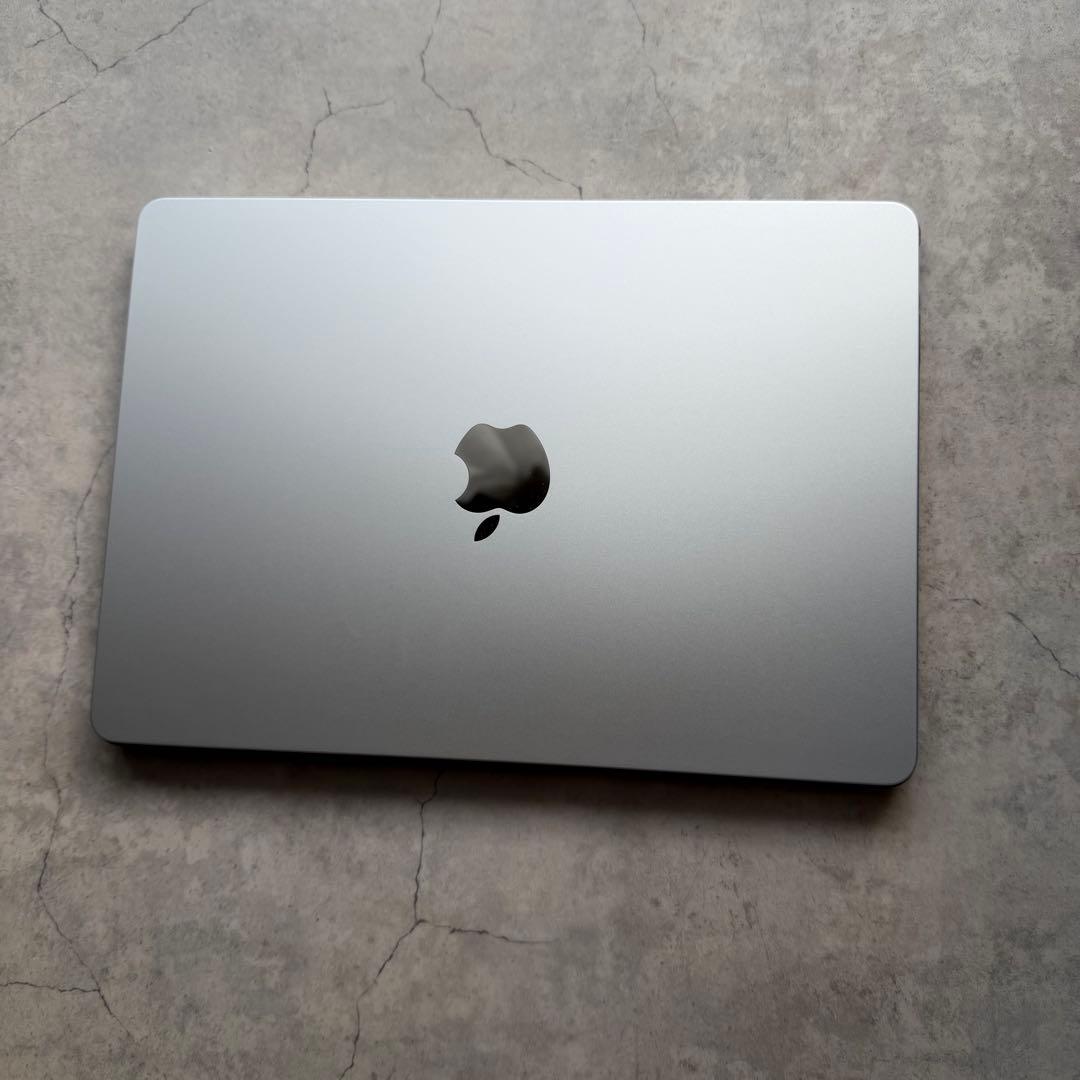MacBook Air M2 13.6インチ 8GB/512GB シルバー 美品 Apple M2 MacBook Air 13-inch - Silver - M2, 8GB RAM, 512GB Flash