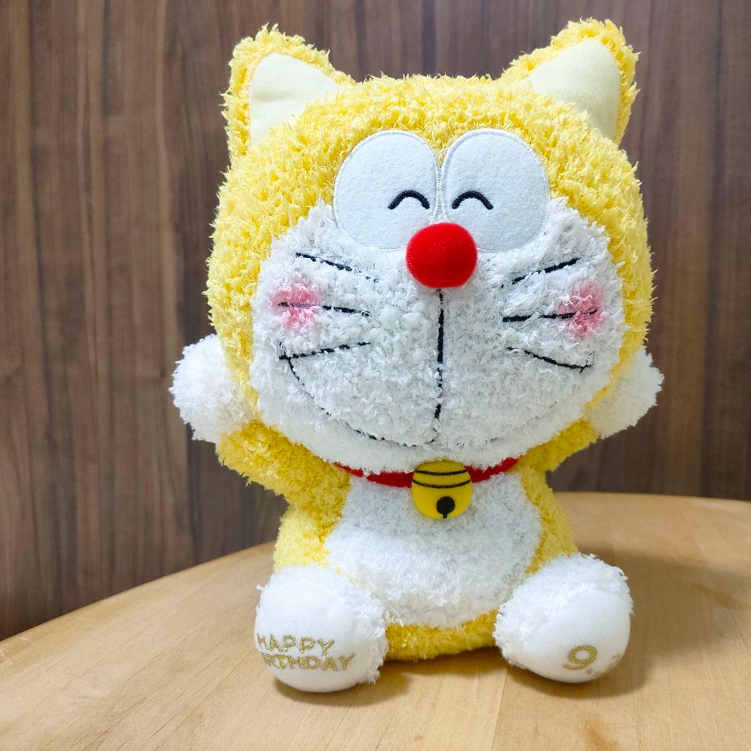 元祖ドラえもん 黄色 バースデーぬいぐるみ - メルカリ