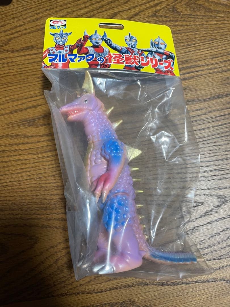 ブルマァクの怪獣シリーズ　ロン　ウルトラマンレオ　ソフビ M1号 マルサン ウルトラマンレオ」のかわいいペットだった「ロン」が「パープル」と