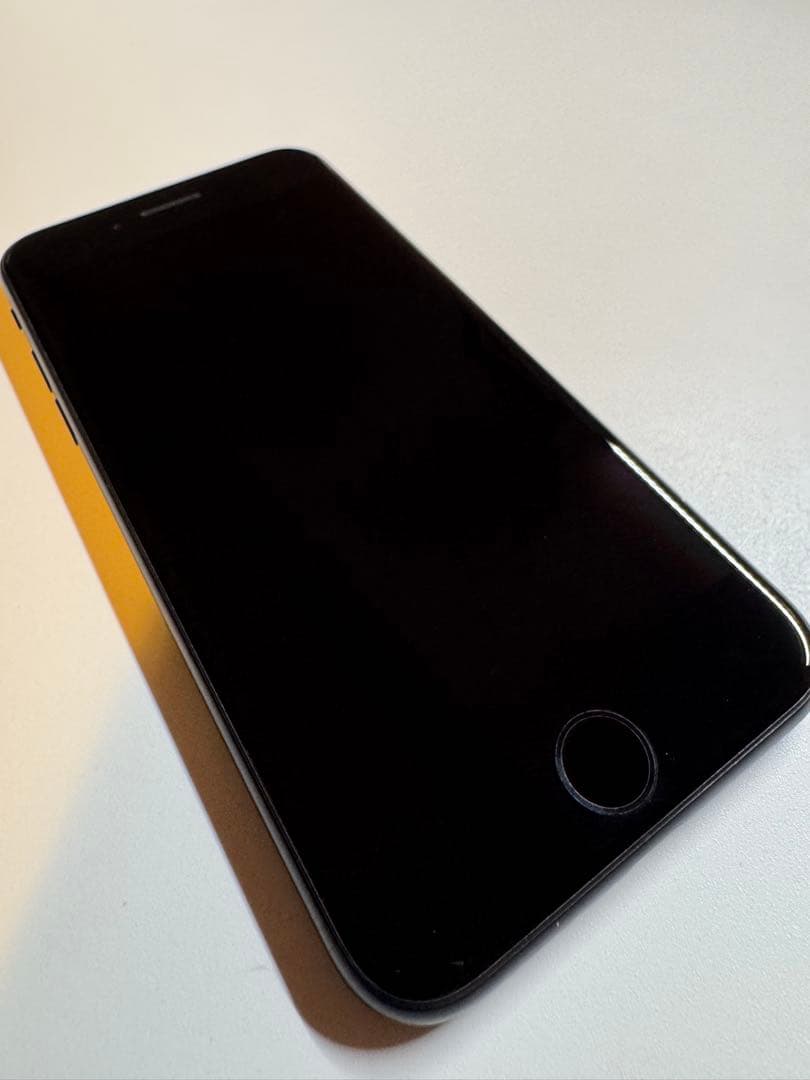 iPhone SE（第2世代）64GB ブラック SIMフリー バッテリー73%