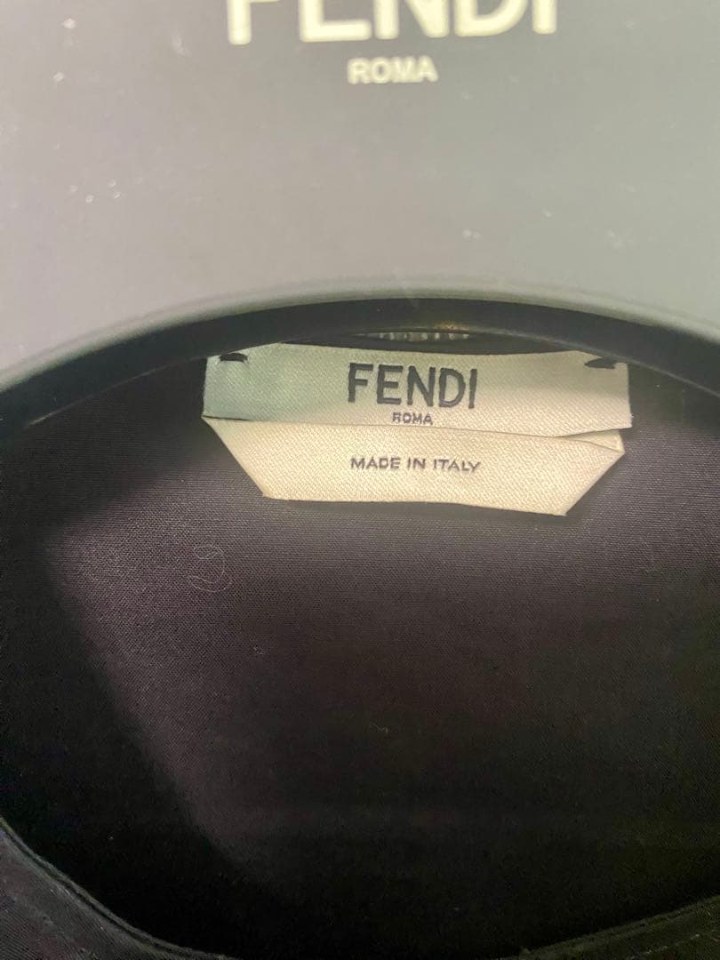 値下げ価格美品FENDIタイ付き長袖シャツ ブラックハンガー付き