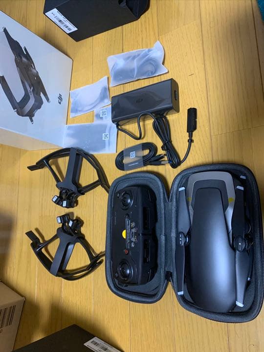 dji mavic air 。1っか月前Amazonで買ったものです。 ドローン Mavic Air Fly More Combo（JP） Mavicシリーズ オニキス
