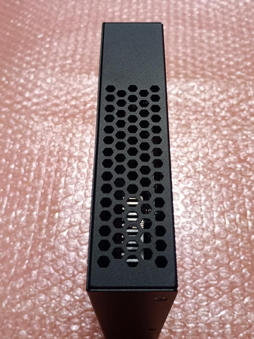 ★【美品】QNAP QSW-1105-5T 2.5Gbps スイッチングハブ