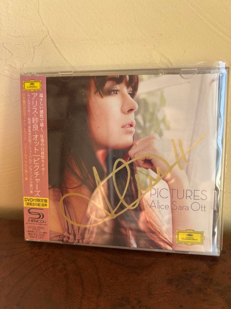 アリス＝紗良・オット『ピクチャーズ』DVD付限定盤 サイン入　クラシックCD アリス＝紗良・オット『ピクチャーズ』DVD付限定盤 サイン入