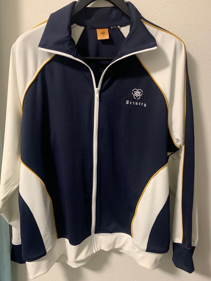 ブルーアーカイブ ジャージ トリニティ総合学園 - メルカリ