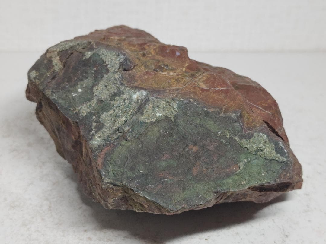 佐渡産 1.8kg 赤玉石 赤石 原石 鑑賞石 自然石 誕生石 鉱物 鉱石 水石