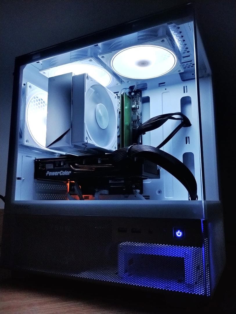 ゲーミングPC/Core i7 9700/RX5700XT/メモリ16GB AMD Ryzen7 9700x ／ RX9070XT 16GB ガラスコンパクト ゲーミングPC