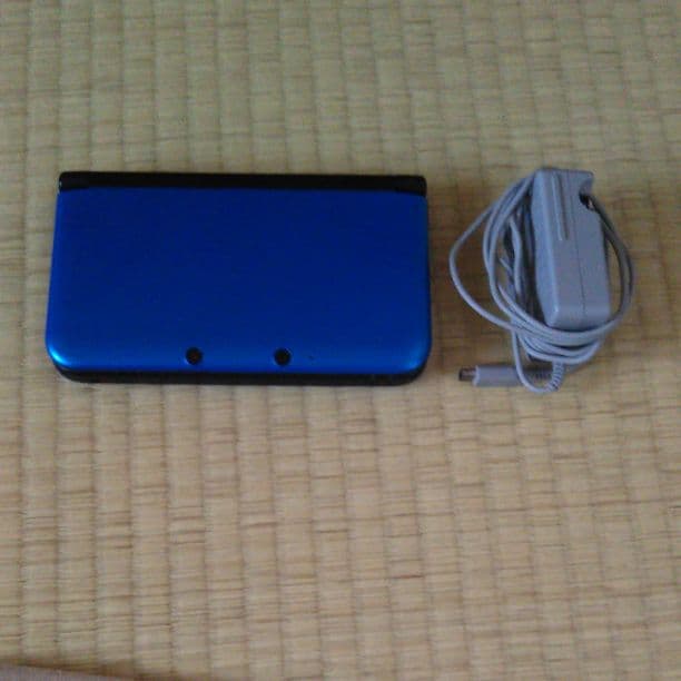 （中古）Nintendo3DS  LL  ブルー×ブラック 3DS]Newニンテンドー3DS LL メタリックブラック(RED-S-VAAA) 【買取