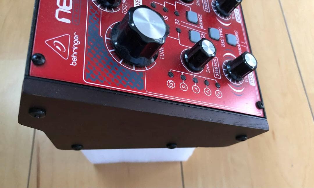 Behringer Neutron アナログ セミモジュラーシンセサイザー - メルカリ