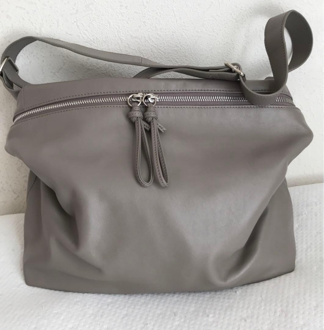 BEARDSLEYレザーボディバッグ ビアズリー BEARDSLEY レザーボディバッグ （black） -ファッション