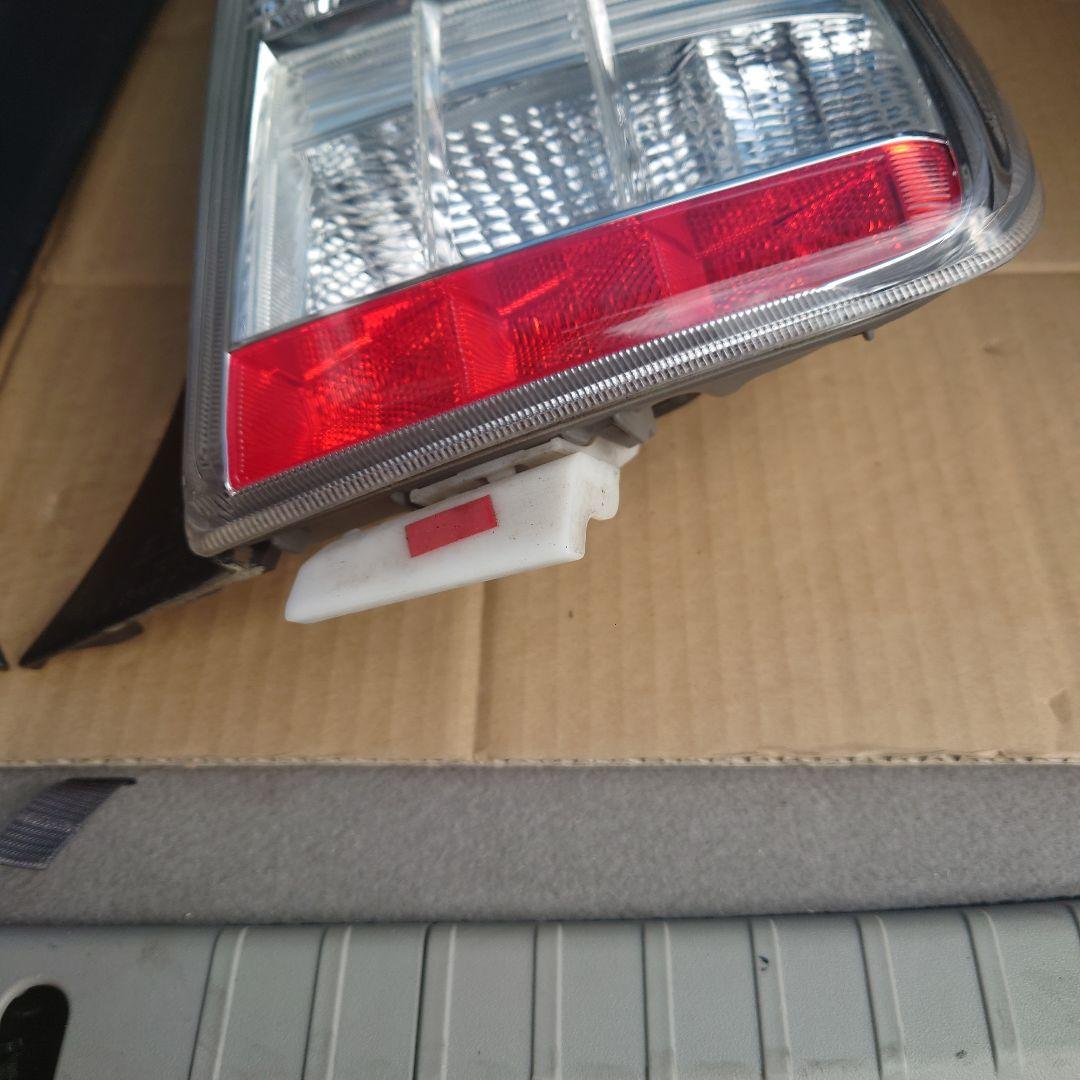 プリウス30 純正テールライトセット 左右 中古 - メルカリ