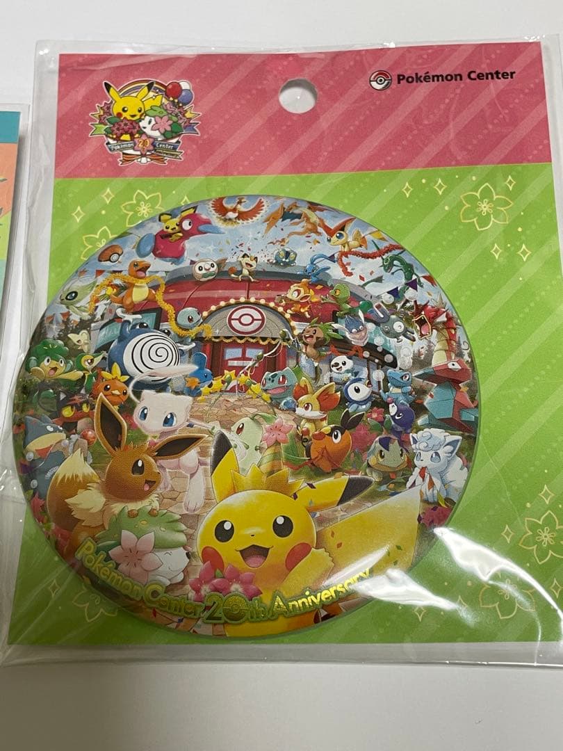 ポケモンセンター 20周年記念ピンバッチ＆缶バッジセットの通販はau