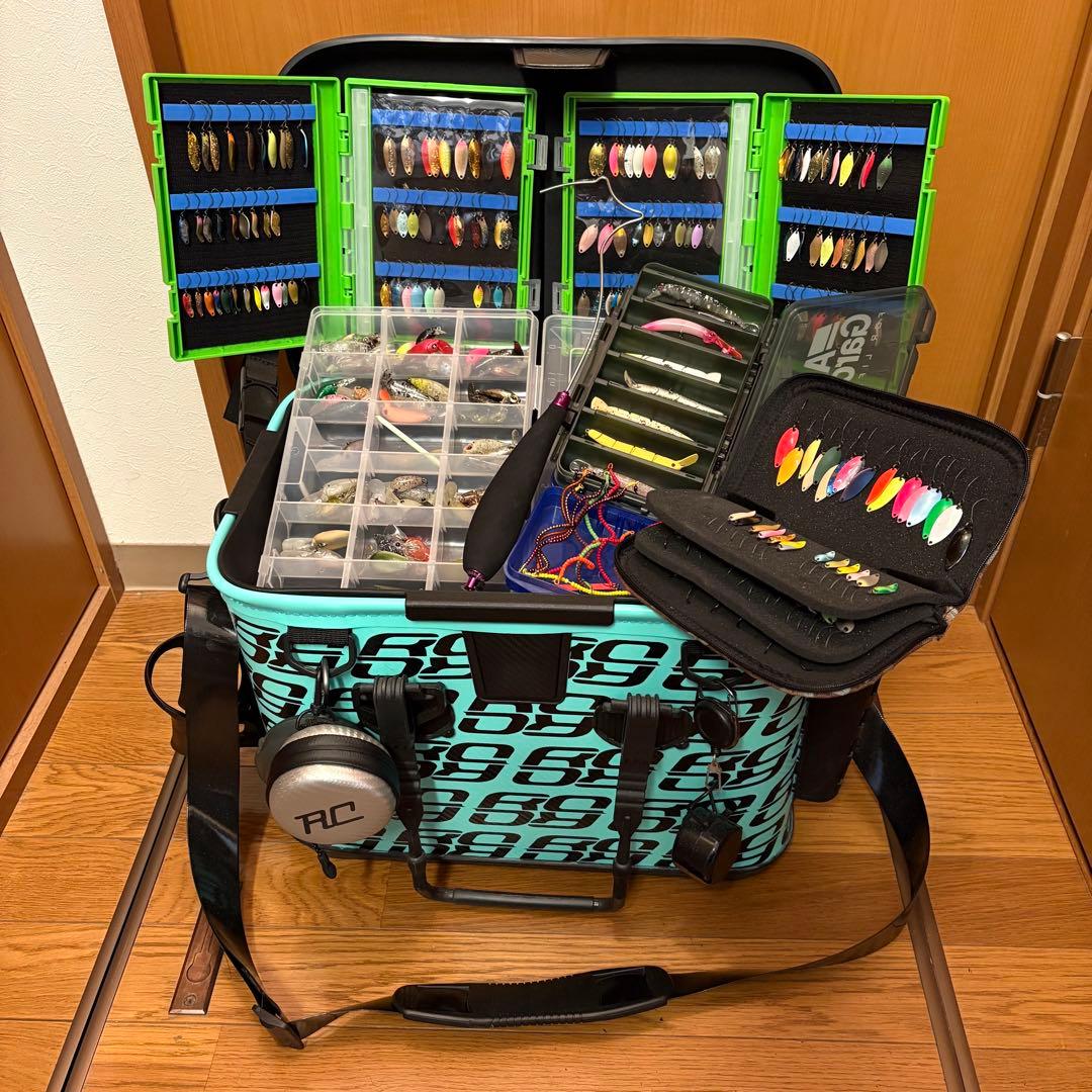 エリアトラウト引退セット タックルボックス、ルアー、他小物 - メルカリ