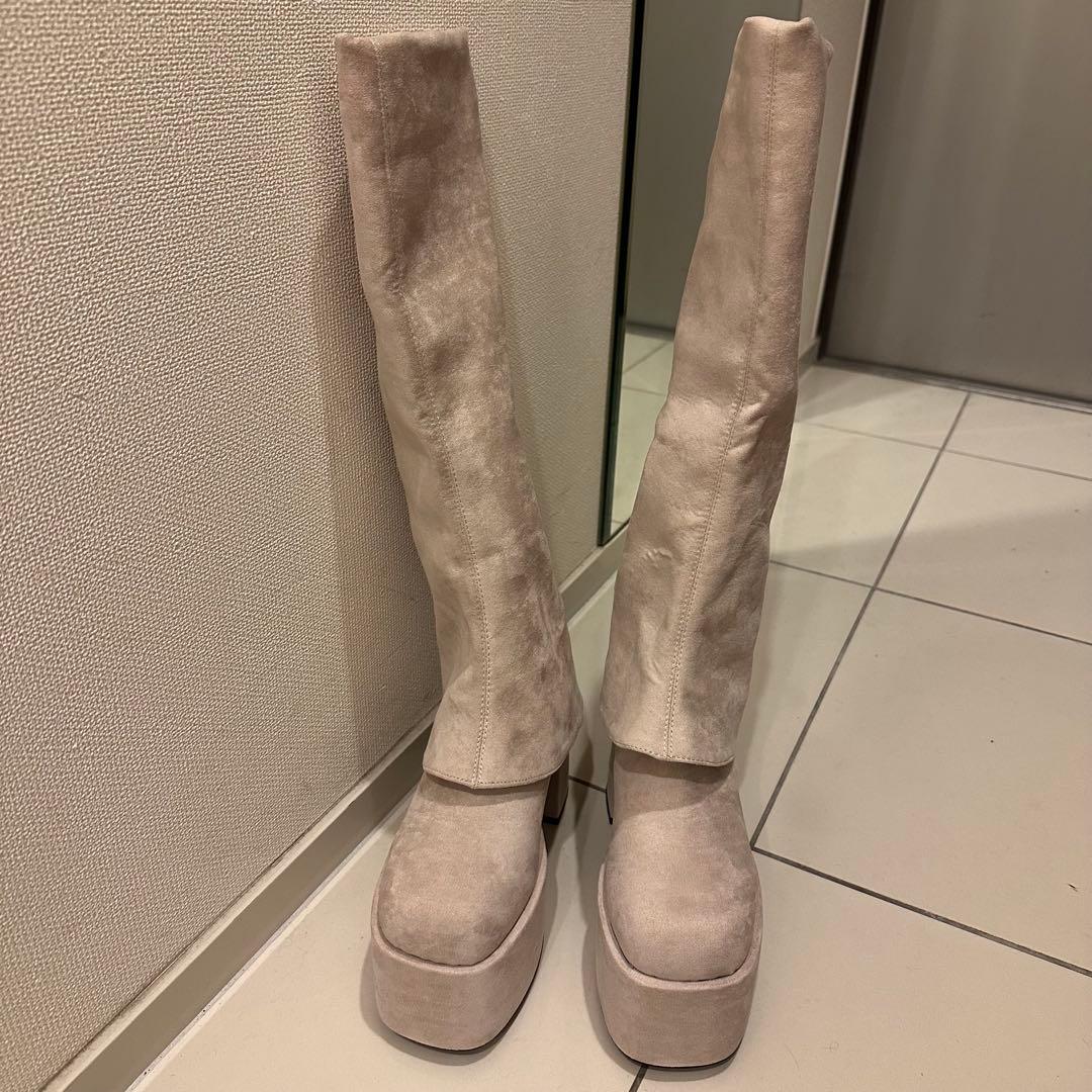 EMODA ルーズフレアカバーフィットブーツ Mサイズ アイボリー - メルカリ