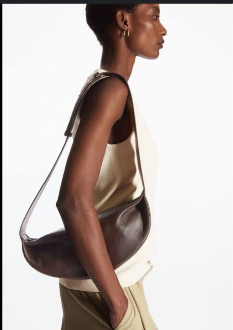 COS コス プリーツ ベルト レザーバッグ ブラウン LEATHER PLEATED BELT BAG レザープリーツベルトバッグ ブラック｜COS