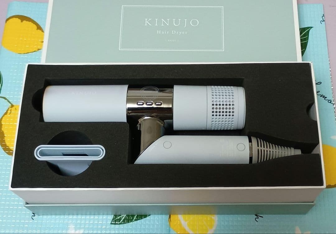 KINUJO キヌージョ ヘアドライヤー 美品 限定色 ペールブルー 絹女 KINUJO 限定 ヘアドライヤー ペールブルー 20代～40代女性100人の声で