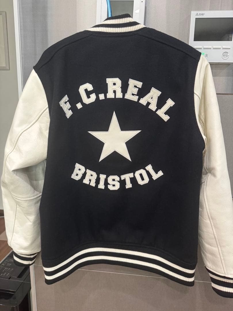 F.C.REAL BRISTOL スタジャン　　Mサイズ