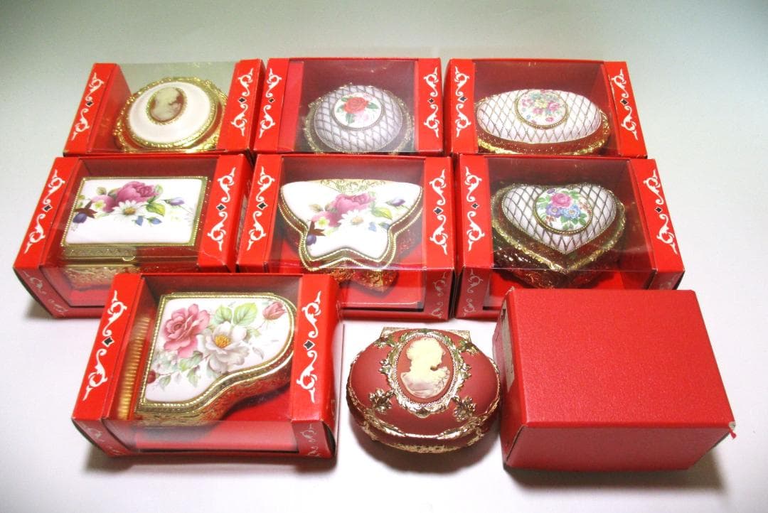 ★新品保管品　ロココ調　小物入れ　アンティーク調　ジュエリーケース★ カルーセル ジュエリーボックス 小物入れ ジュエリーケース ゴールド