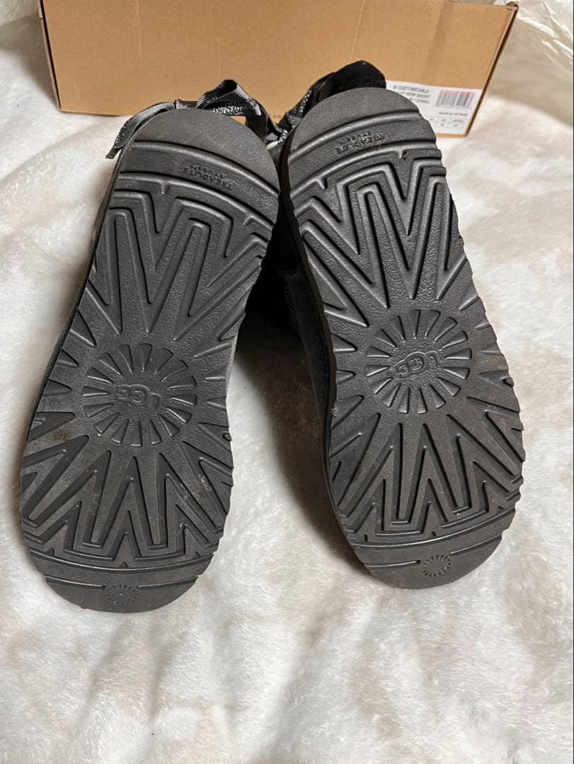 UGG グレー リボン付き ムートンブーツ ケアプロテクターと替えリボン