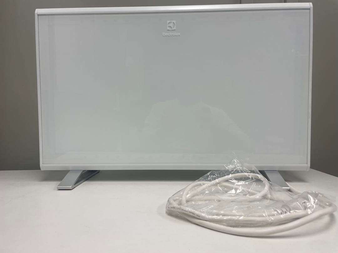 Electrolux Quickheat 700 パネルヒーター 2020年製 - メルカリ