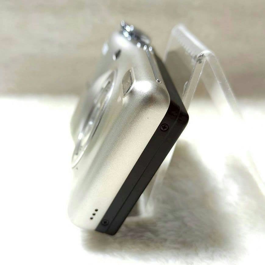 美品✨NIKON COOLPIX L32 シルバー 単3電池 オールドコンデジ - メルカリ