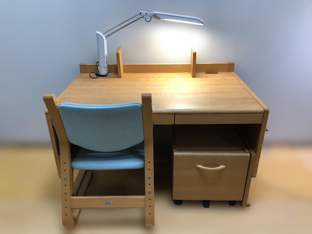 ①机　送料無料 ベネッセ カリモク 学習机 椅子セット ライト付 51102 学習机 通販 | 【公式】カリモク家具オンラインショップ
