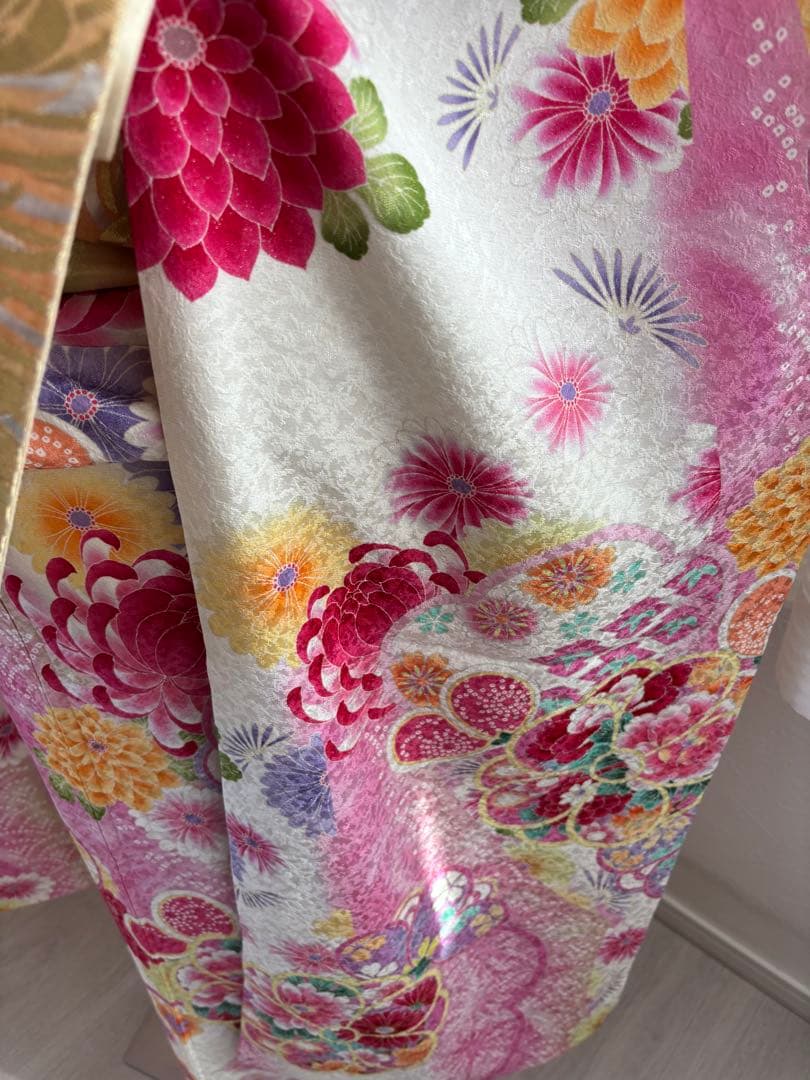 未使用に近い 豪華正絹振袖フルセット 縁起柄 華やか 花柄 成人式