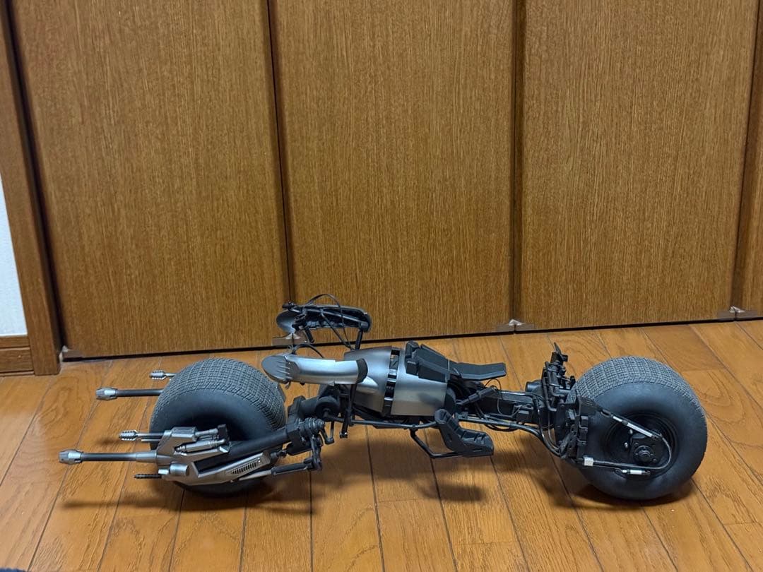 『ダークナイト ライジング』１／６スケールビークル　バットポッド（２.０版) Amazon.co.jp: ムービー・マスターピース ダークナイト ライジング