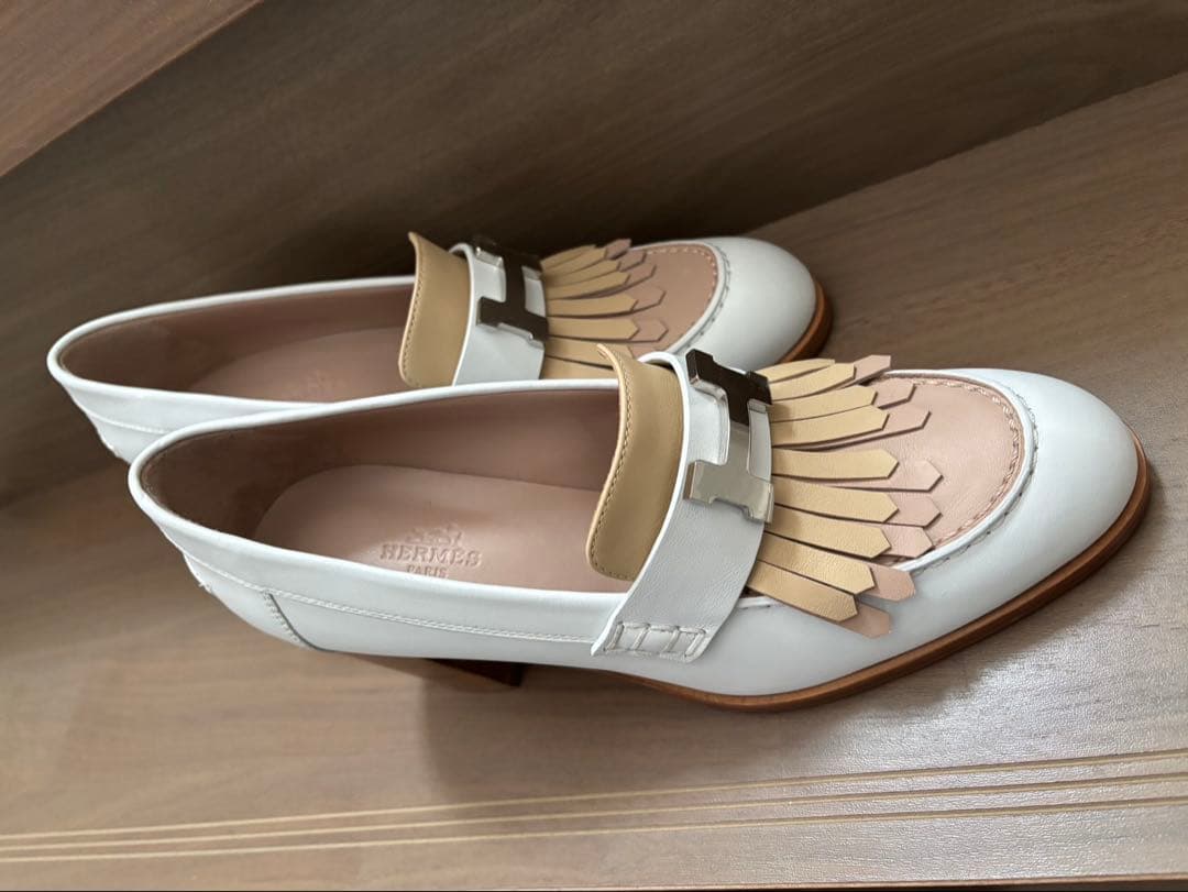 エルメス エリゼ レザー H金具 フリンジ パンプス ホワイト エルメス ロワイヤル レザー H金具 フリンジ ローファー ホワイト