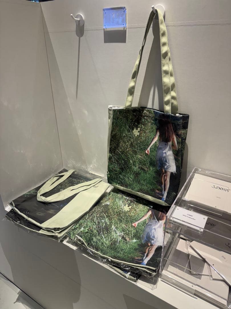 期間限定‼️J2NNI5 写真展限定JENNIE ジェニ トートバッグ - メルカリ