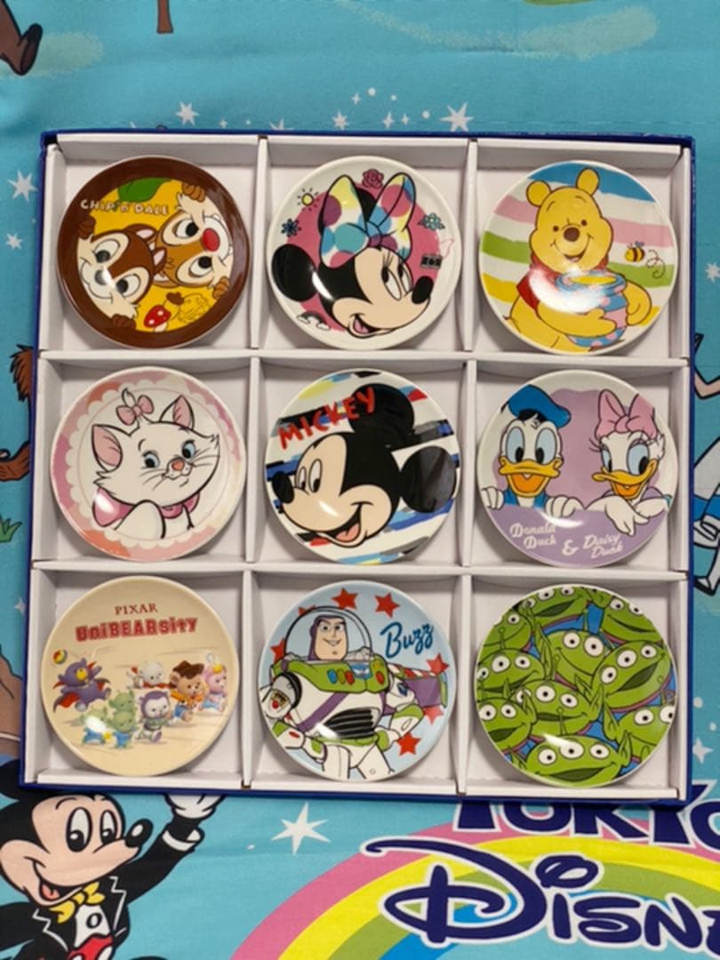 ショップディズニー☆オリジナル豆皿9枚セット 第2弾 (スペシャルボックス入り) ディズニー100」×「東京ばな奈」コラボ「ショコラサンド『見ぃつけたっ
