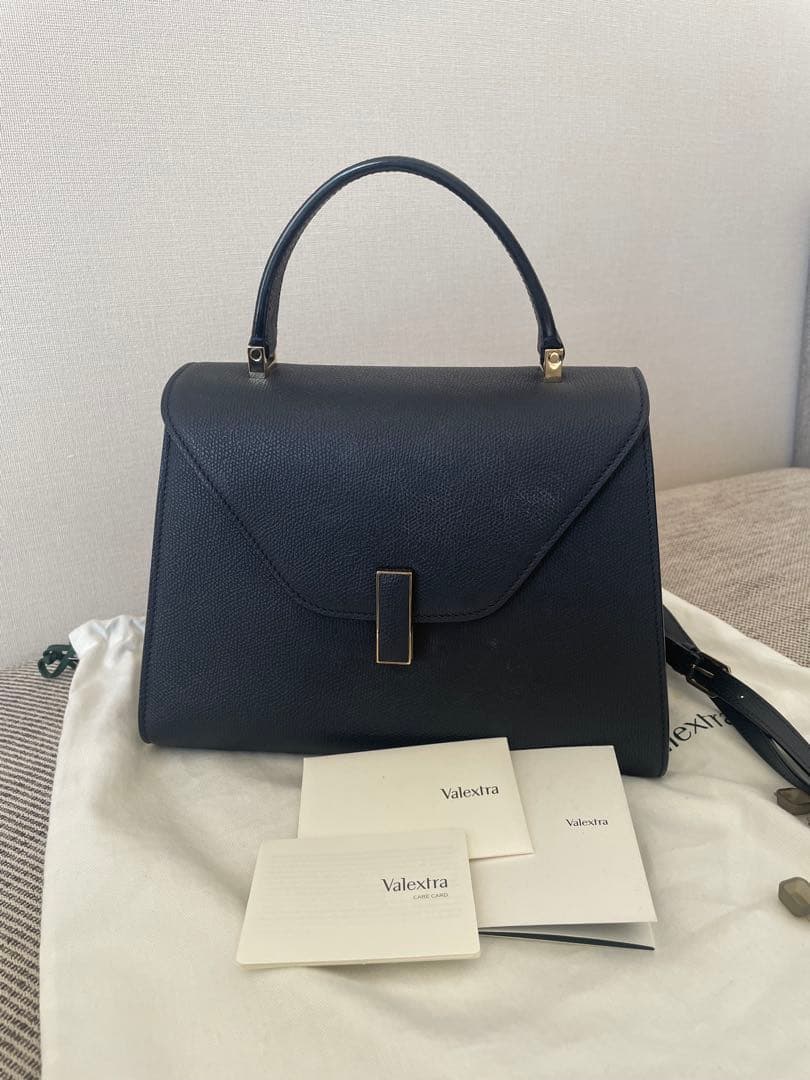 moca様⭐︎ヴァレクストラ Valextra イジィデ｜ミディアム｜ネイビー moca様⭐︎ヴァレクストラ Valextra イジィデ｜ミディアム｜ネイビー