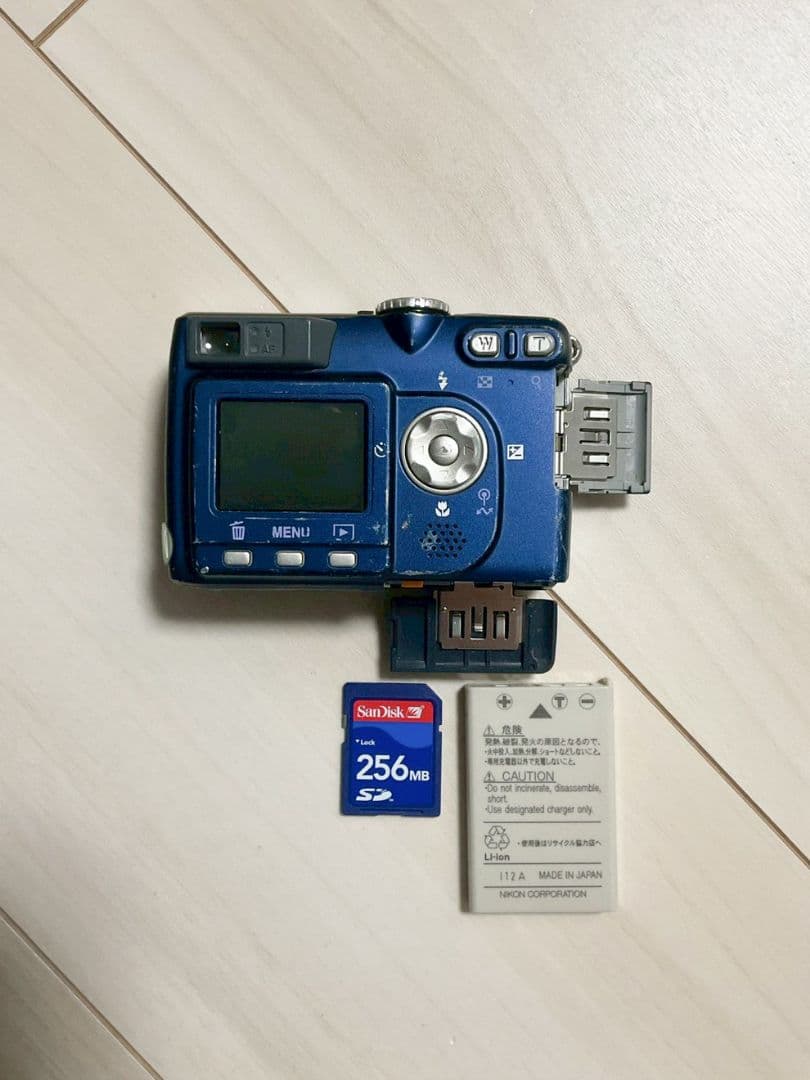 Nikon COOLPIX 5200 本体と付属品 - メルカリ