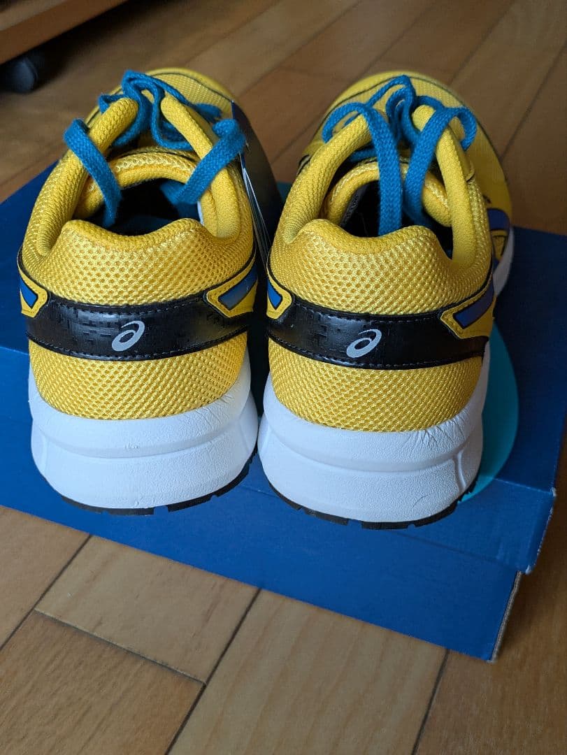 週末セ―ル　希少カラー新品未使用asics ウィジョブCP106 26.5cm