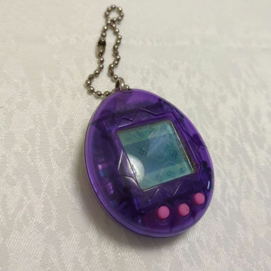 BANDAI 海で発見!!たまごっち(紫) - メルカリ