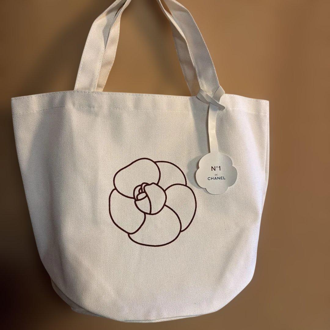 CHANEL】 ノベルティ トートバッグ 白 キャンバス地 レザー風布