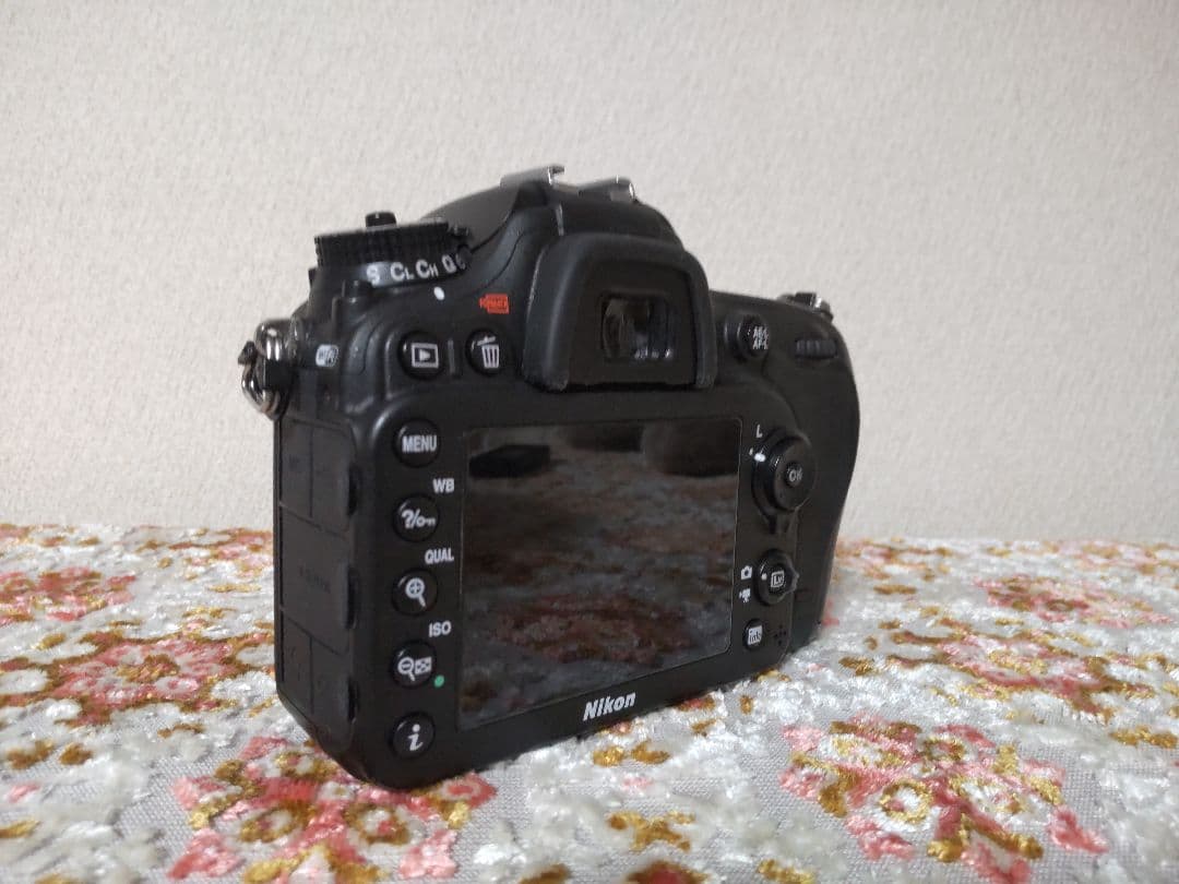 ニコン D7200 + 18-105mm f/3.5-5.6 + 純正バッテリー