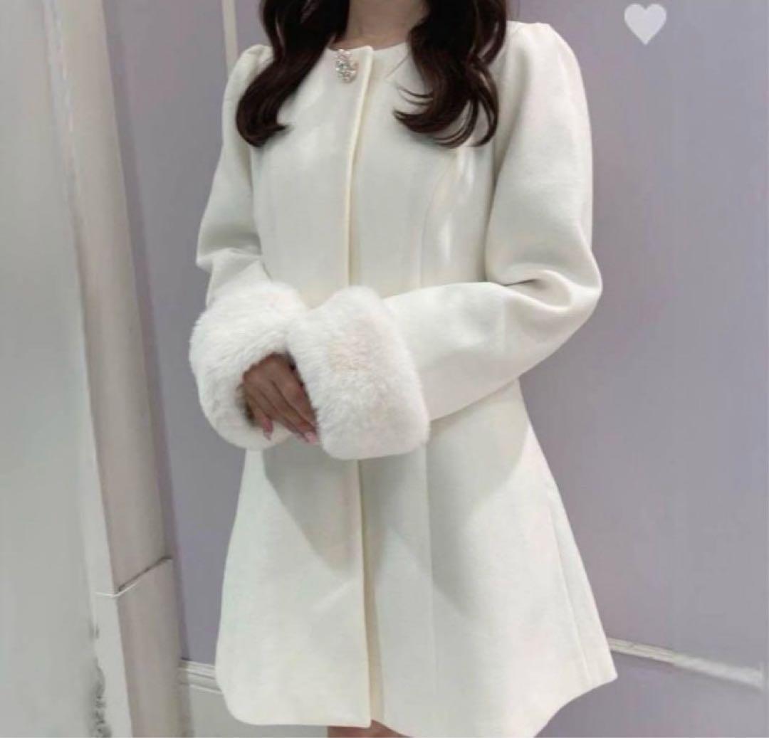 evelyn ビジューコート ティペット付き ホワイト - メルカリ