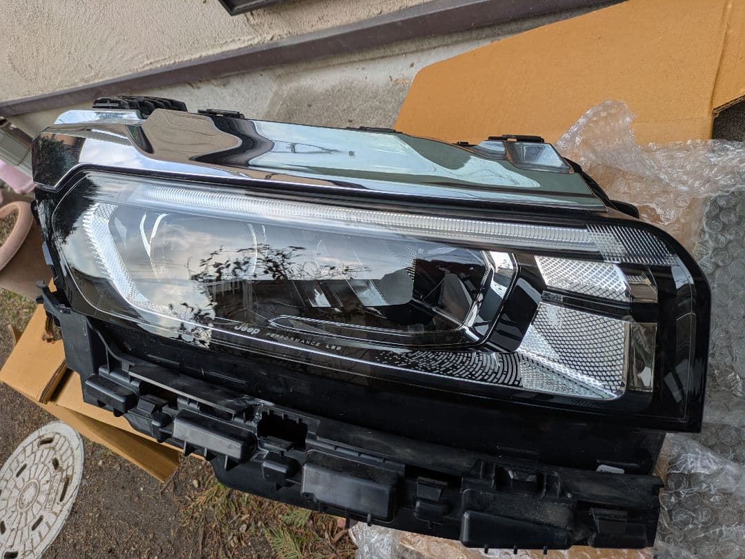 Jeep コマンダー（２代目） （2023年式）右ヘッドライト JEEP XJチェロキー YJラングラー 角型2灯ヘッドライト H4バルブ付