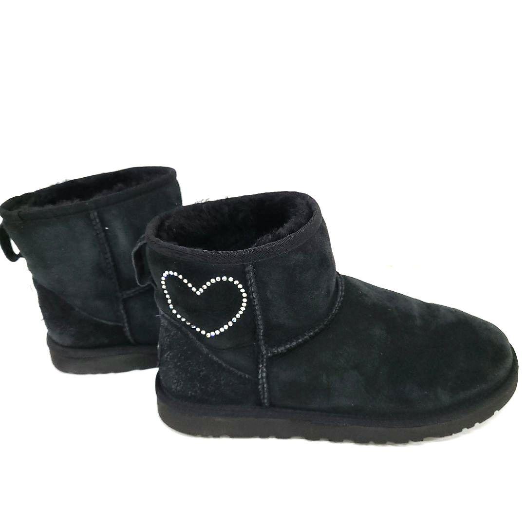 UGG スワロフスキーコラボムートンブーツ 25.0 ブラック イニシャル【M