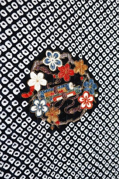 未使用品 小紋 総絞り 黒 吉祥文様 身丈161.5cm 裄丈65cm 袷 - メルカリ