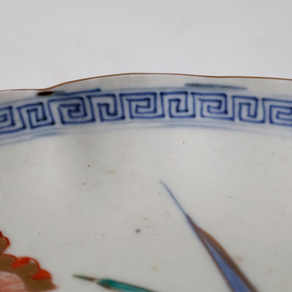 幕末明治 古伊万里 色絵 柿右衛門様式 染錦手花蝶図 輪花皿 柴束文飾皿