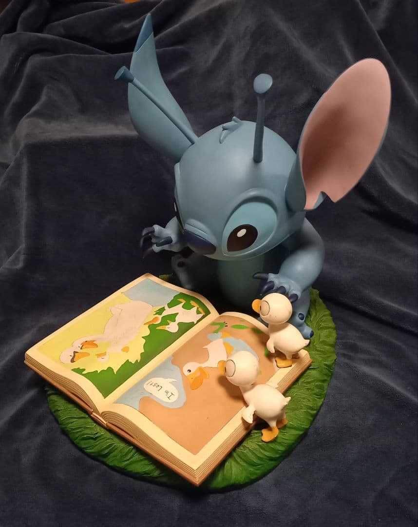 スティッチ みにくいアヒルの子 ビッグフィギュア ディズニーストア