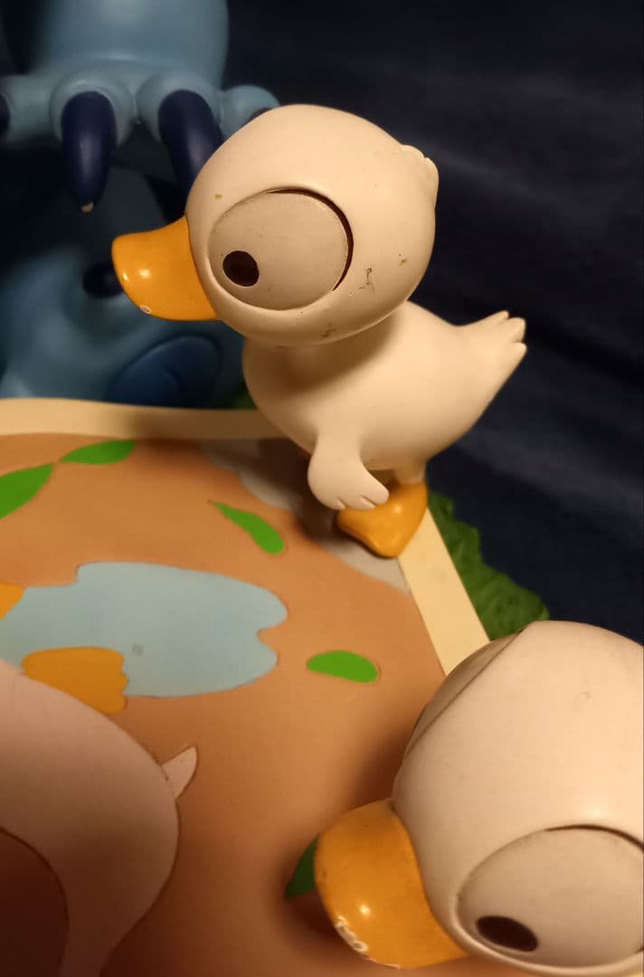 スティッチ みにくいアヒルの子 ビッグフィギュア ディズニーストア